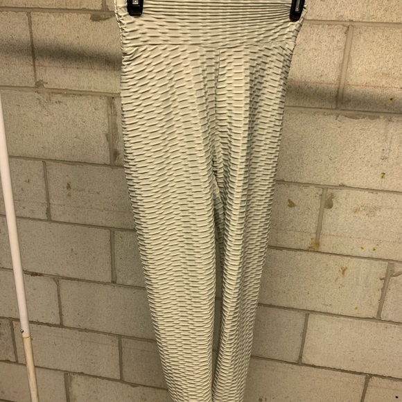 Women Leggings activewear - Picture 2 of 3